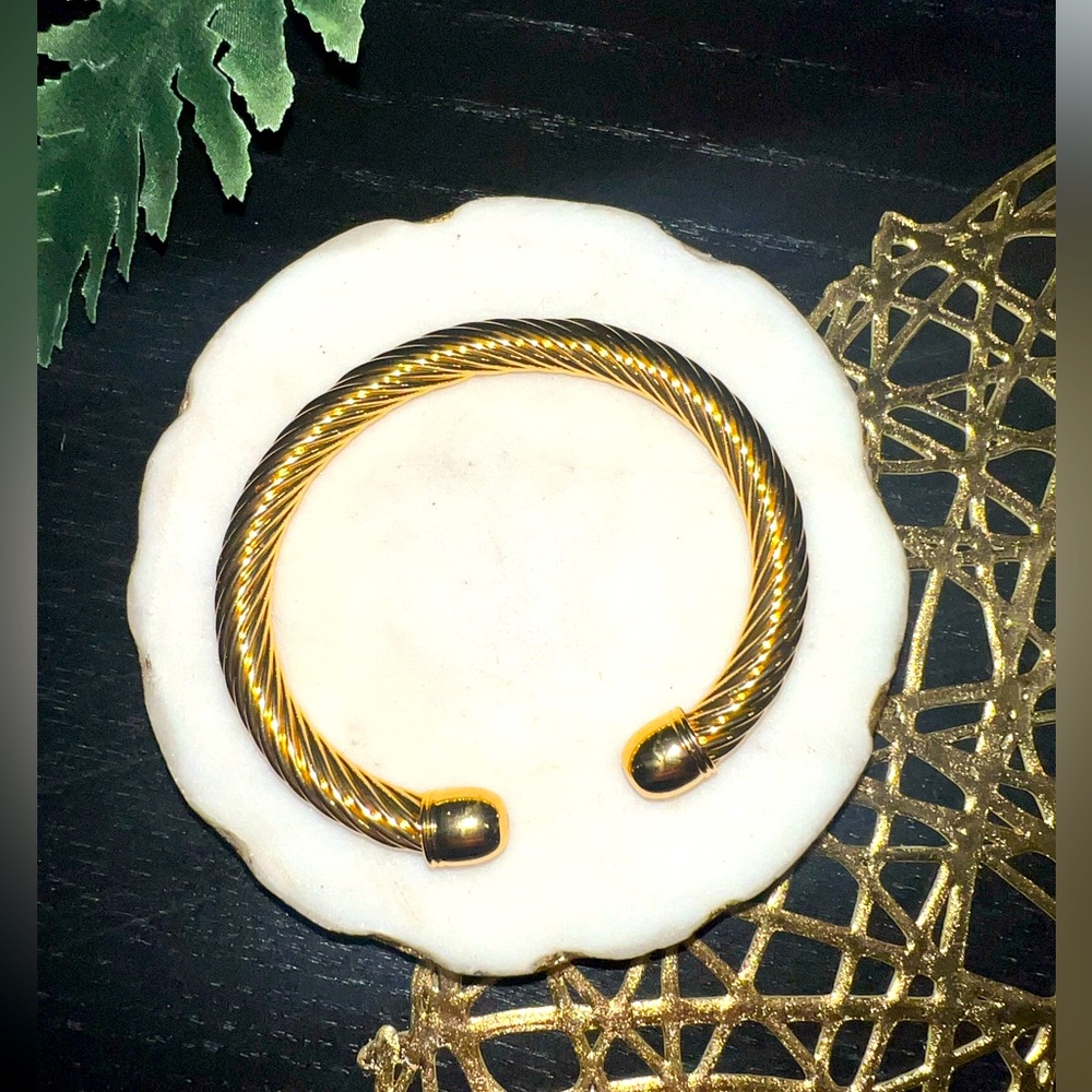Stellar 2pack gold tone bracelet🌙